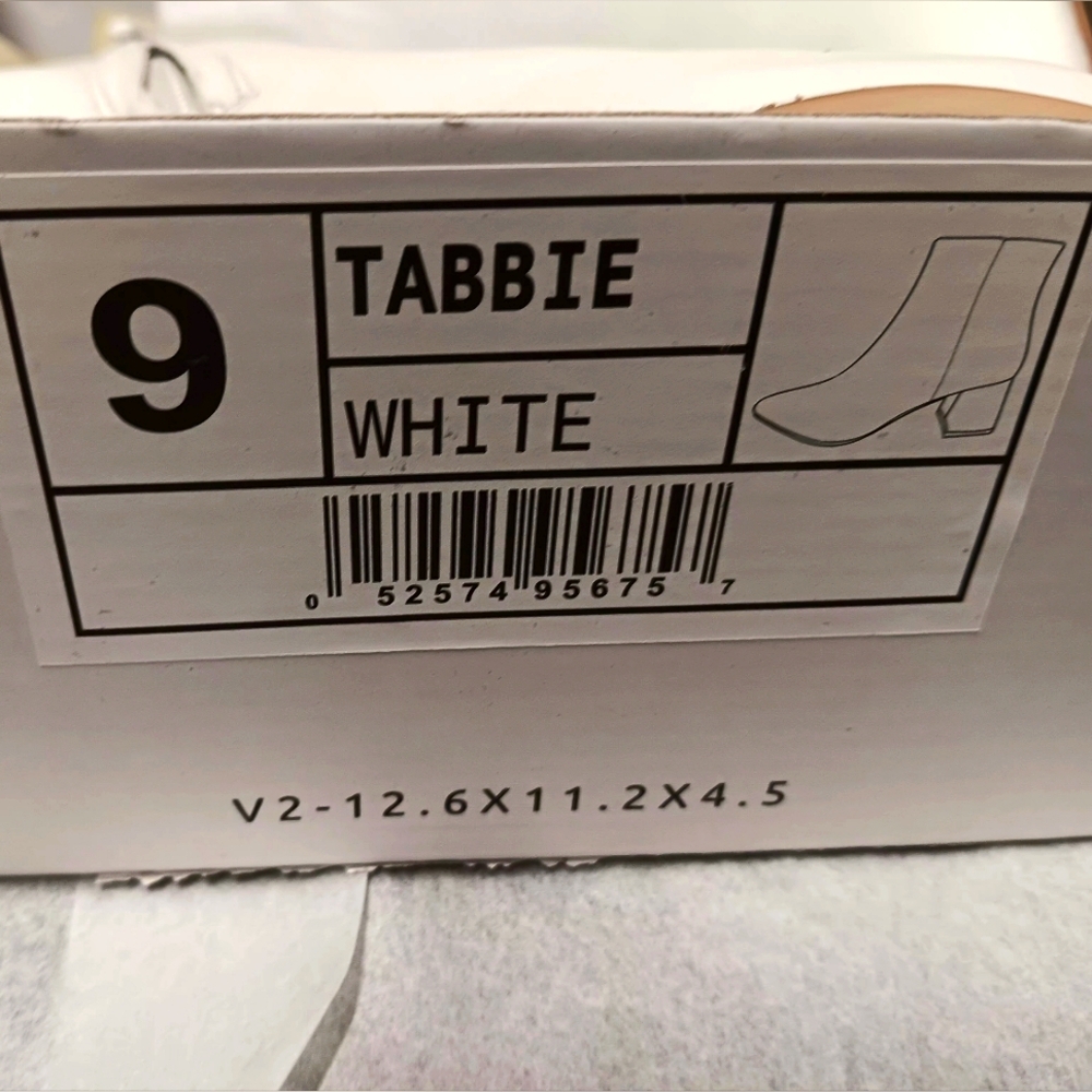 Journee Collection White Ankle Booties with Side Zipper New In Box - Picture 2 of 6